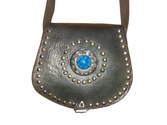 Bolso redondo con una piedra-3